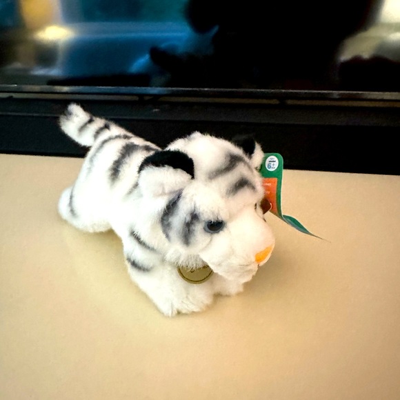 Toys | Nwt Aurora Miyoni Miyoni 9 Pbs White Gray Tiger Kitten Plush ...